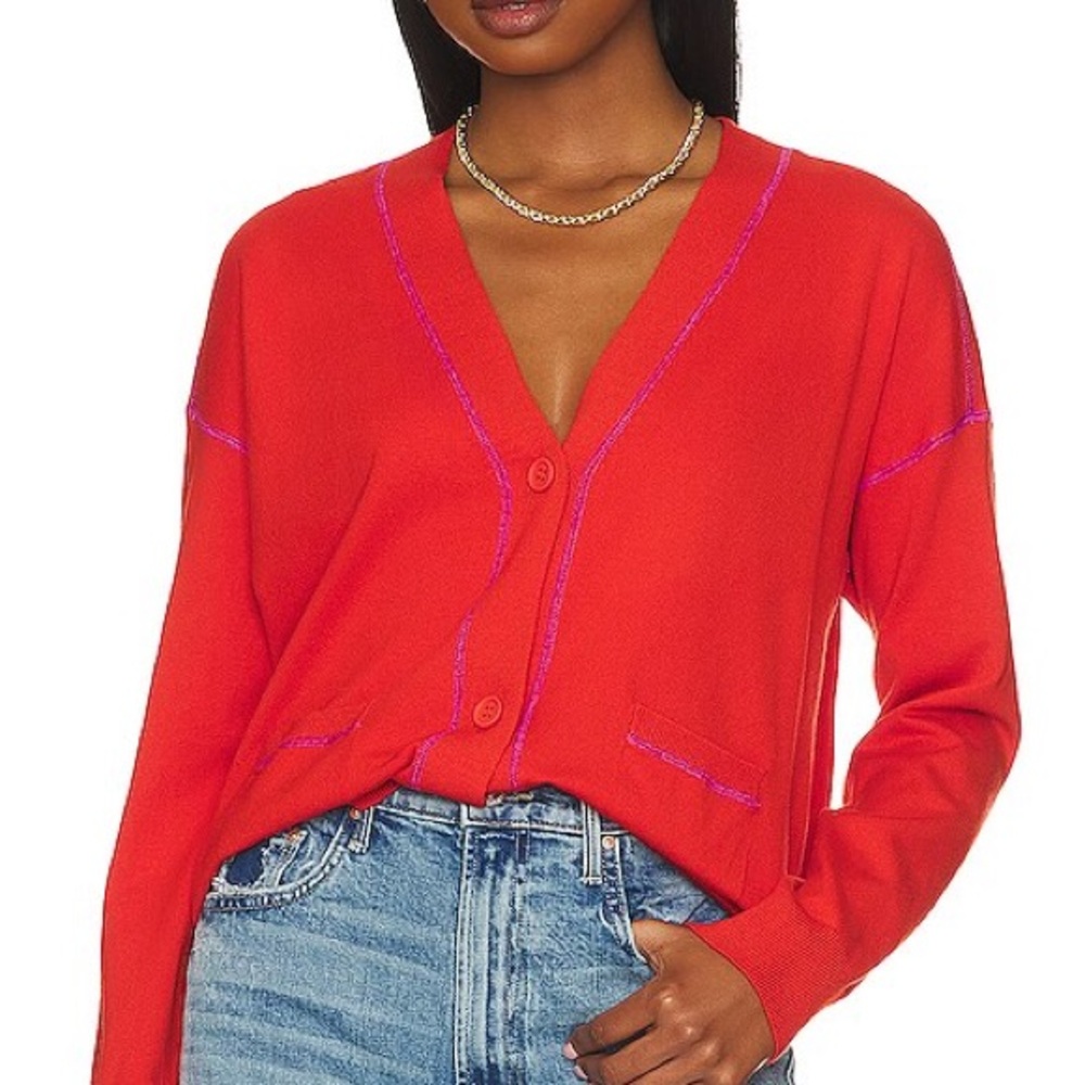 525 EXPOSED COVERSTITCH CARDIGAN IN CHILI MULTI